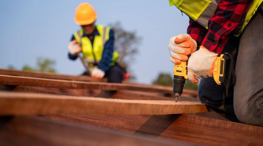 Professional gutter cleaning in Center, CO